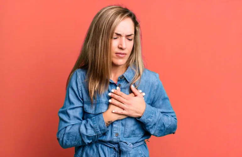 signs of heart attack in women explained by cardiology experts at Kolekar Hospital